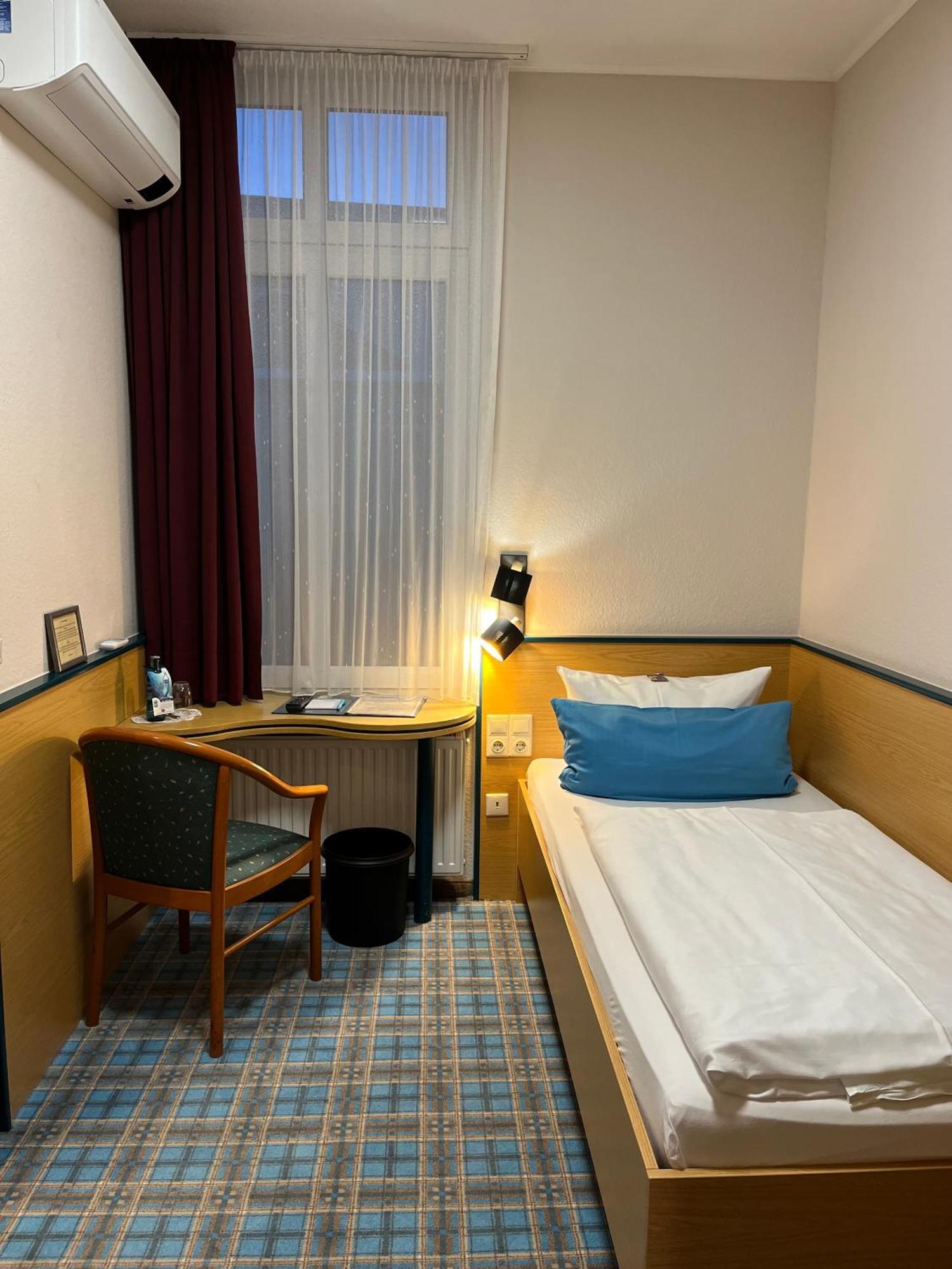 Hotel Schwarzer Adler Jever Eksteriør billede