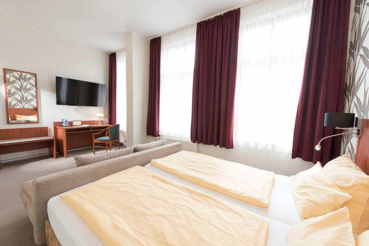 Hotel Schwarzer Adler Jever Eksteriør billede